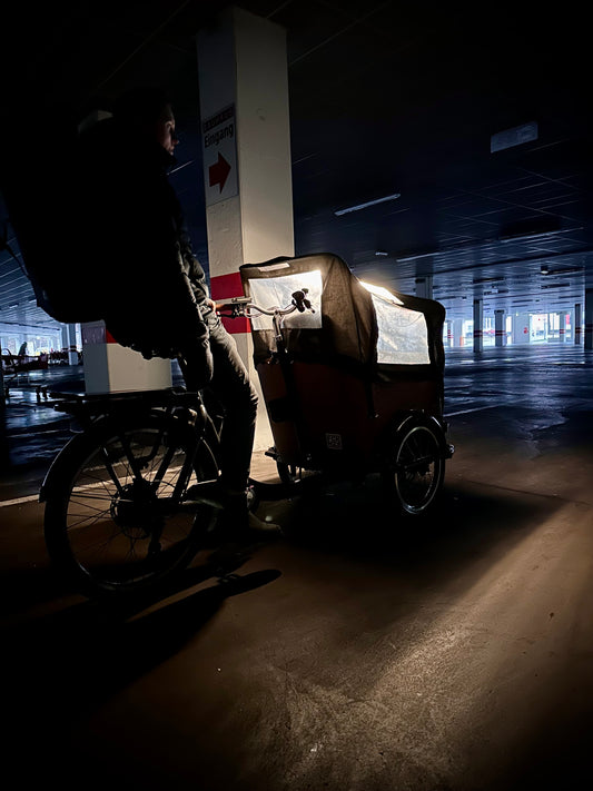 Babboe Curve im Dunkeln mit CargoGLOW