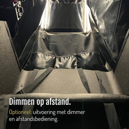 [nl] Door CargoGLOW verlichte bak met bank en gordels. Dimmen met de afstandsbediening: de uitvoering met dimmer en afstandsbediening is optioneel.